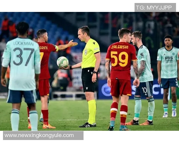 罗杰斯质疑VAR决策为何不让主裁判亲自查看误判情况 罗杰斯质疑VAR决策为何不让主裁判亲自查看误判情况