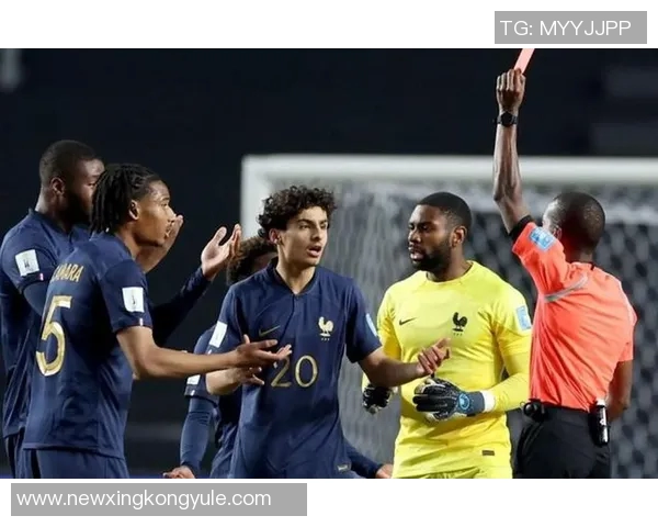 日本U20在加时赛被法国绝杀球员痛苦瘫倒赛场泪如雨下